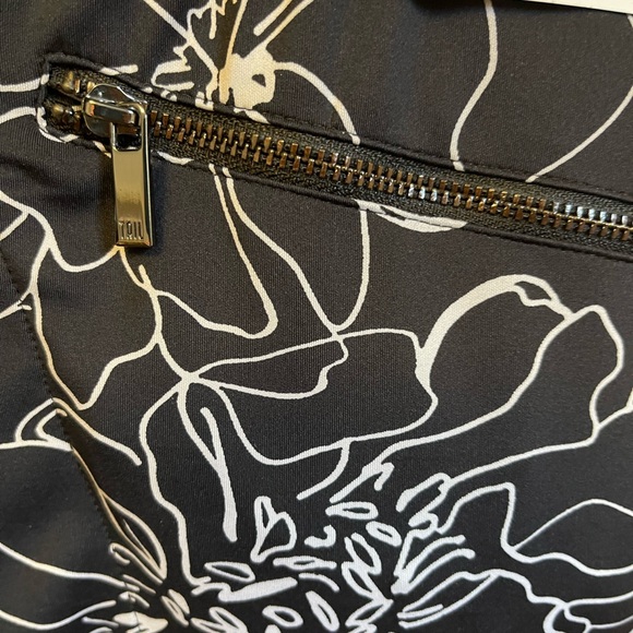 TAIL Reversible Zip Front Golf Skirt - Picture 3 of 9